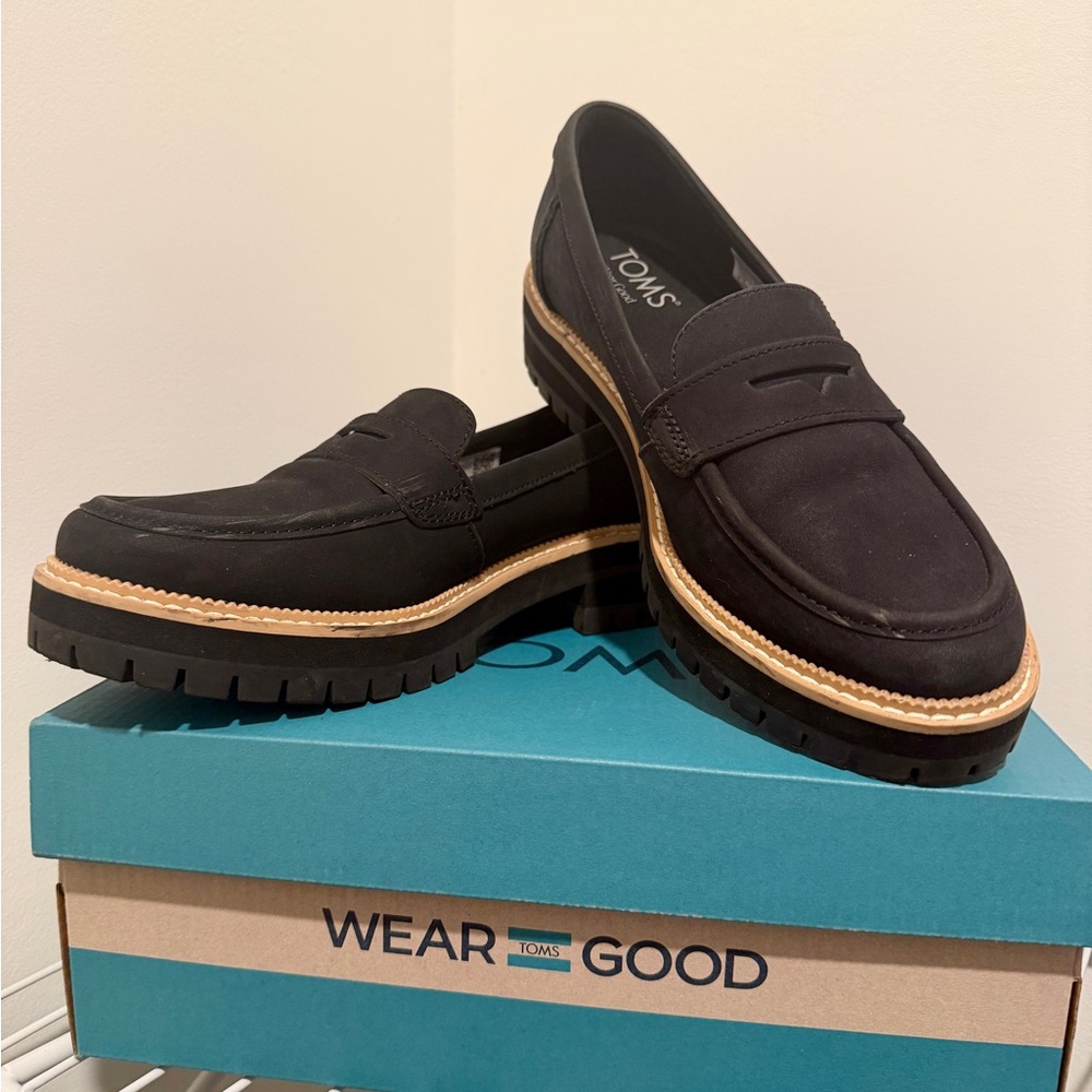 TOMS Women’s Black and Tan Chunky Loafers